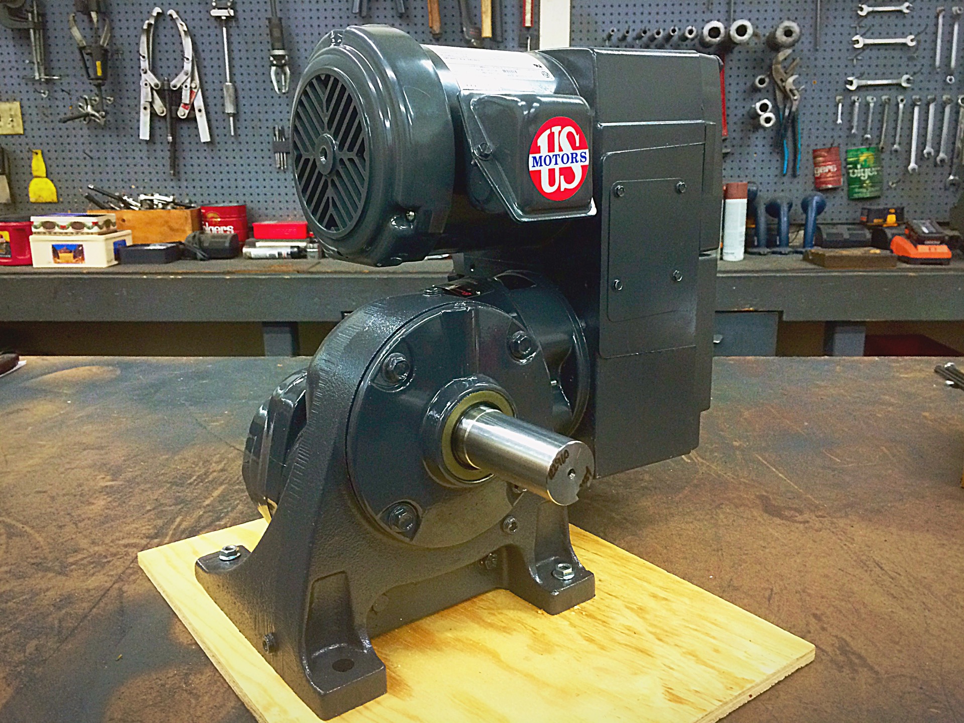 E740-E186-E460, 1HP, 6-143T-6 Frame, 208-230/460V, 3PH, 7.5-75 RPM, VAM-UTEP-GWBP Type, C-Flow Assembly, Premium Efficient, Replaces 3Z857, 9739